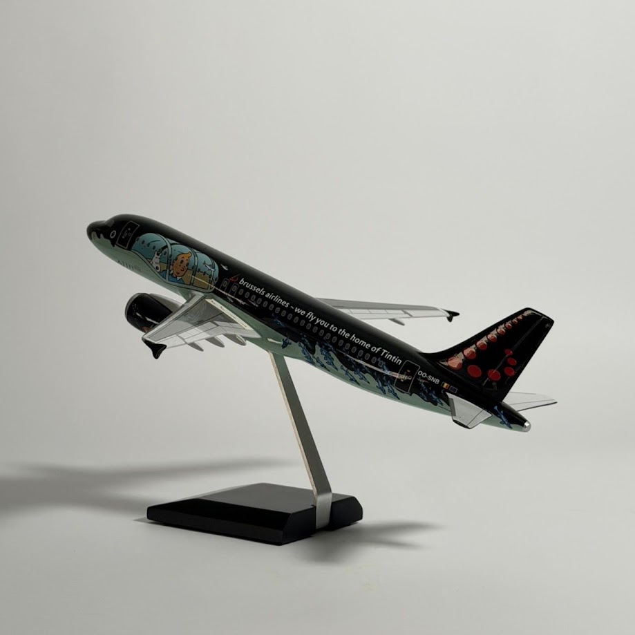 Airbus A320 "Rackham" Brussels Airlines x Tintinimaginatio - 29968 - 1:100 Scale Limited Edition Model Aircraft - Limited Edition - 2023 6 Airbus A320 "Rackham" Brussels Airlines x Tintinimaginatio - 29968 - 1:100 Scale Limited Edition Model Aircraft - Limited Edition - 2023