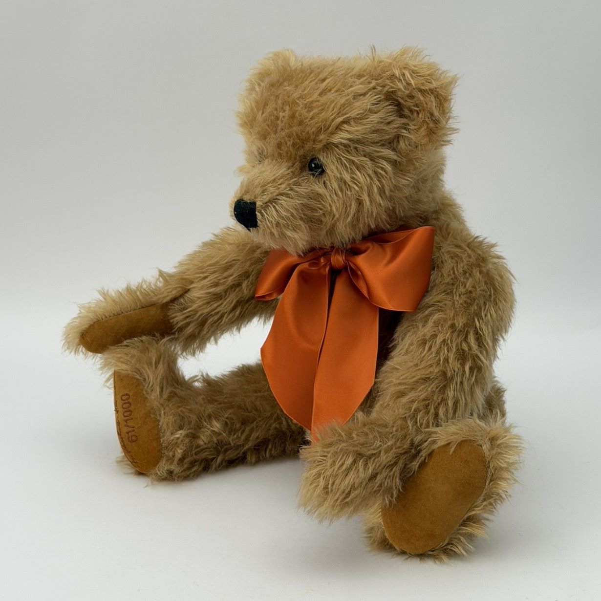 Hermann Teddy Original “Hubertus” Limited Edition Bear – No. 61/1000 – Mohair – c. 1990s 3 Hermann Teddy Original “Hubertus” Limited Edition Bear – No. 61/1000 – Mohair – c. 1990s
